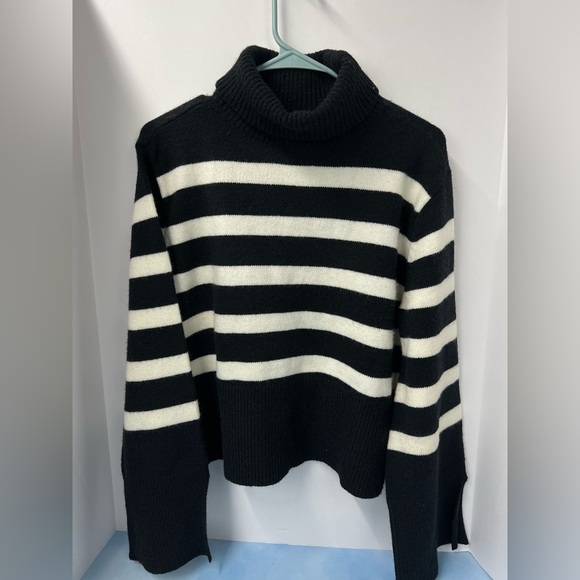 Coco & Shy high quality sweater size medium  excellent condition - Picture 2 of 8